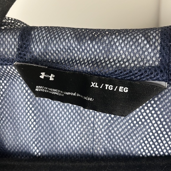 Used Under Armour XL Light Jacket - Picture 4 of 6